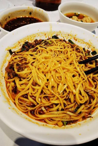 孕妇可以吃担担面吗_孕妇吃担担面的注意事项-第1张图片-星辰妙记 孕妇可以吃担担面吗_孕妇吃担担面的注意事项-第1张图片-星辰妙记