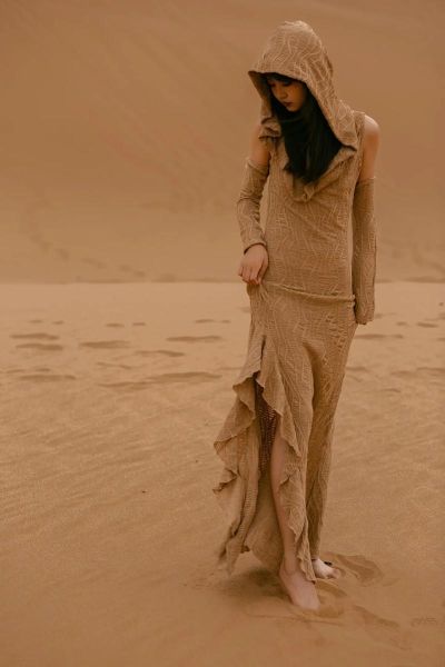 沙漠人像镜头推荐_如何拍出电影感-第2张图片-星辰妙记