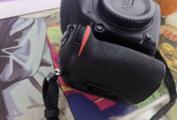 尼康镜头胶皮脱落怎么办_尼康镜头胶皮更换教程-第2张图片-星辰妙记