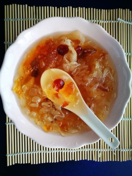 孕妇可以吃桃胶银耳吗_桃胶银耳对胎儿有影响吗-第1张图片-星辰妙记