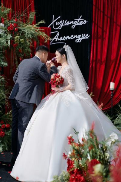 婚礼用什么镜头_婚礼摄影镜头怎么选-第2张图片-星辰妙记 婚礼用什么镜头_婚礼摄影镜头怎么选-第2张图片-星辰妙记