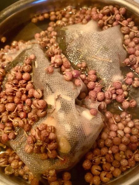 孕妇可以用花椒水泡脚吗_花椒水泡脚对孕妇安全吗-第1张图片-星辰妙记 孕妇可以用花椒水泡脚吗_花椒水泡脚对孕妇安全吗-第1张图片-星辰妙记