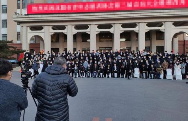 集体照用什么镜头_拍大合照焦距怎么选-第3张图片-星辰妙记