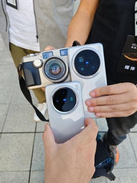 蔡司和徕卡镜头哪个好_怎么选-第1张图片-星辰妙记