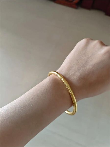 孕妇能不能戴黄金_孕期戴黄金首饰安全吗-第1张图片-星辰妙记 孕妇能不能戴黄金_孕期戴黄金首饰安全吗-第1张图片-星辰妙记