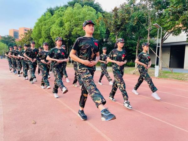 队列表演作文怎么写_队列表演作文写作技巧-第3张图片-星辰妙记