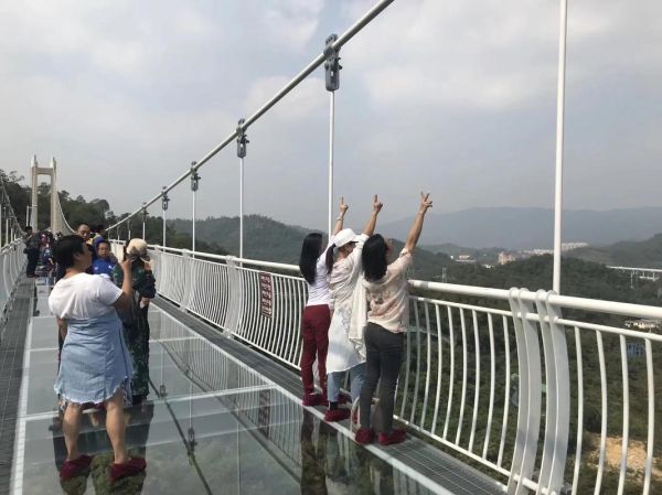 玻璃桥在哪里_玻璃桥安全吗-第3张图片-星辰妙记