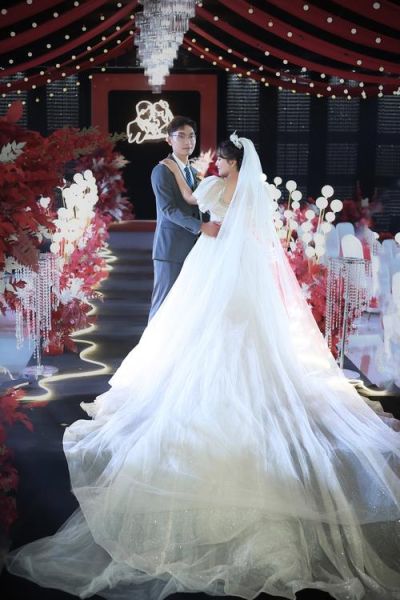 婚礼跟拍用什么镜头好_婚礼摄影镜头推荐-第2张图片-星辰妙记