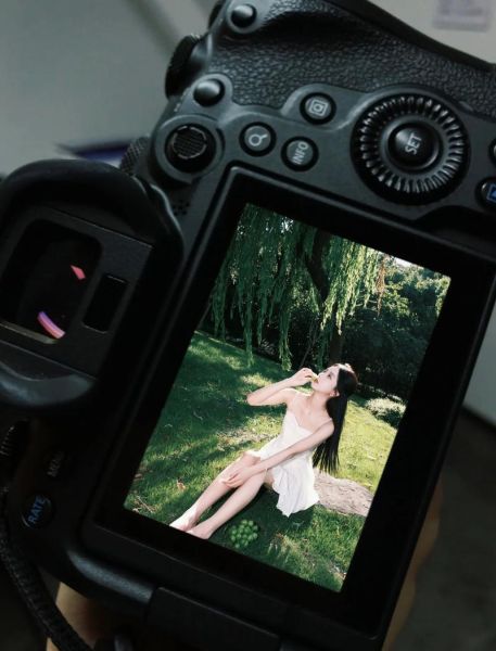 肩抗镜头怎么拍_肩抗镜头稳定技巧-第1张图片-星辰妙记