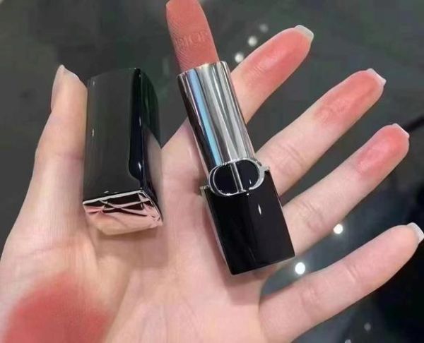 迪奥口红孕妇能用吗_成分安全吗-第1张图片-星辰妙记